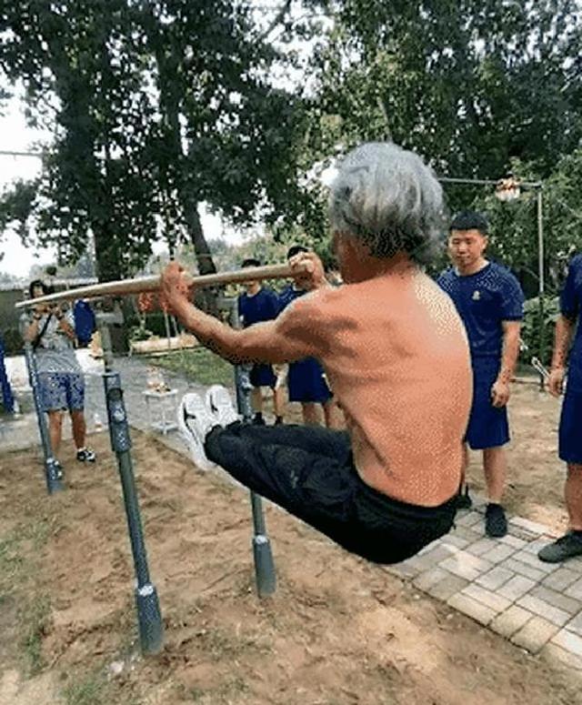 天坛晨练30年的秘诀曝光！小马哥突然消失的真相太意外