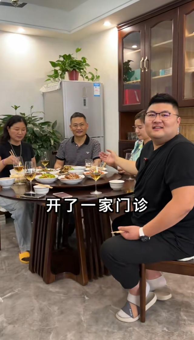 前妻曝与猴哥说车离婚原因，长期分居没夫妻生活，女方坦言受不了