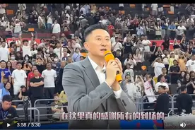 不做网红可惜了! 杜锋赛后致谢广东球迷引轰动，陈海涛竖起大拇指图片