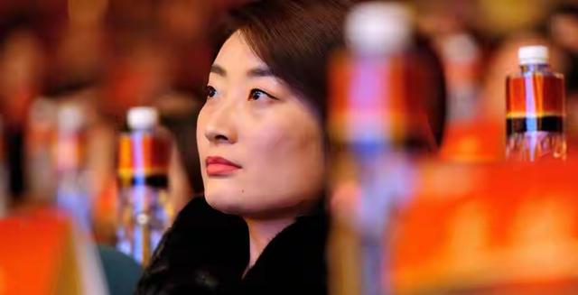 宗馥莉把亲叔整没电了。这出商界大戏可比电视剧带劲。