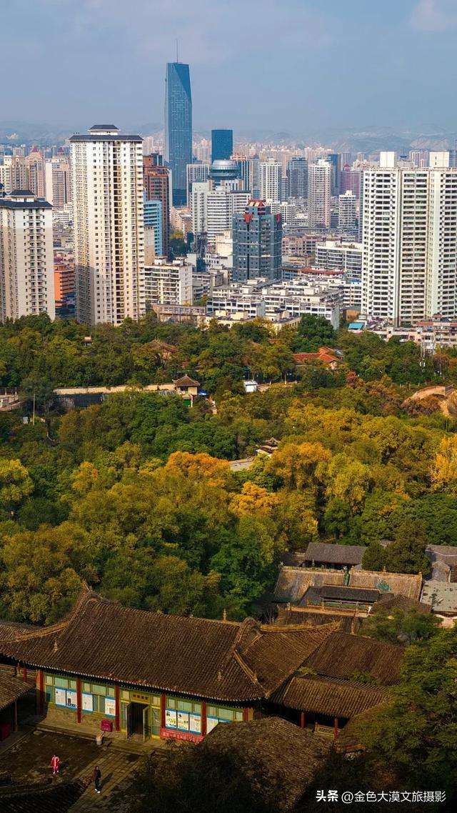 秋染五泉山：兰州城畔的千年诗意与一季斑斓​​