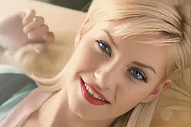 加拿大性感尤物，金发碧眼，肤白貌美，任谁也顶不住！图片