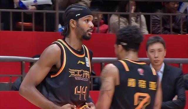 北京首钢84-74江苏，赛后数据一目了然，不是周琦，最大功臣是他