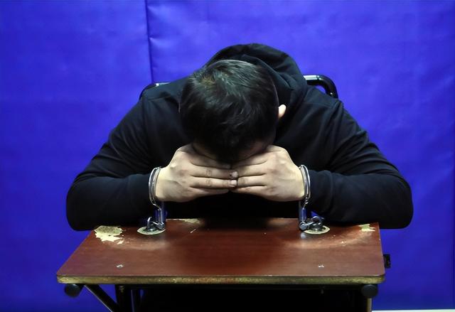 九三阅兵之际，6名间谍落网！带1448份机密出逃，泄露尖端武器