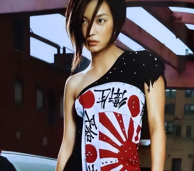 赵薇没想到，自己不止被圈内封杀，还有一件事，也让她面子挂不住