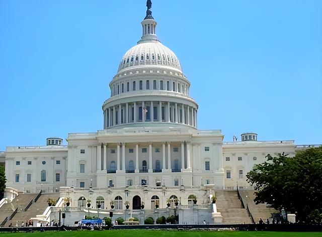 泽连斯基的“胜利”太心酸！发表全国讲话，28条砍至19条，乌克兰人狂欢：终于不用提心吊胆