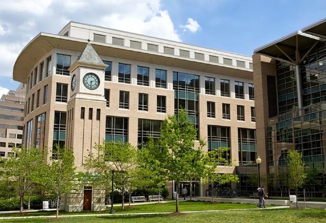 法国姑娘来中国旅游，回国哭了3天，坦言法国与中国差距一目了然