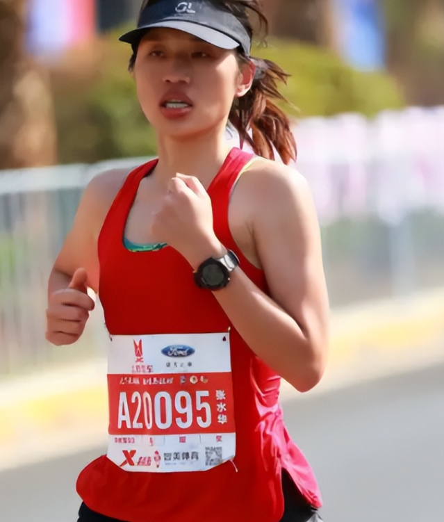 白岩松也没想到	，辞退传闻半个月后，医院披露最快女护士离职内情