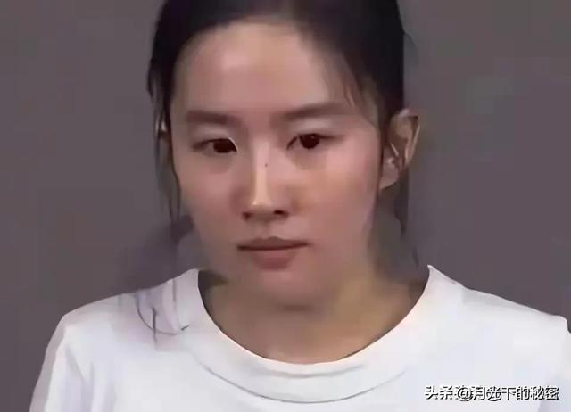 刘亦菲素颜出镜，与路人无差别	，网友：这才是真实状态