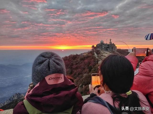 看绝美秋色！泰山秋季限定皮肤上新，云上视角简直美翻啦~