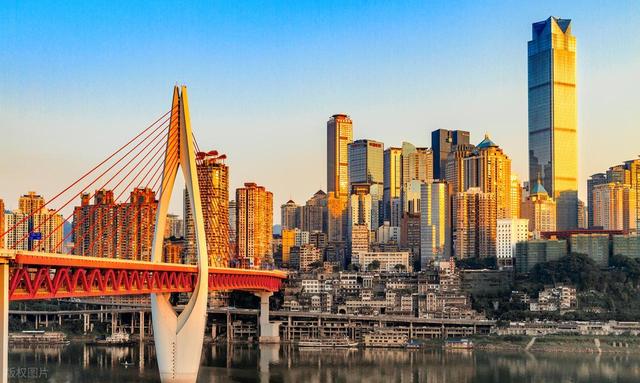 它是国内最有 “割裂感” 的城市之一！江湖豪气又不失文人雅致