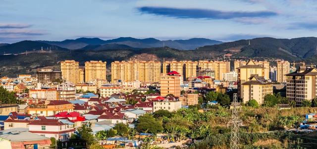 广东阳江和云南西双版纳哪里更适合老年人过冬旅居？