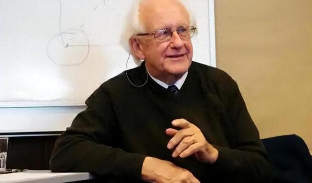40年前，他预言苏联十年后灭亡，20年后他预言：美国在2025年崩溃