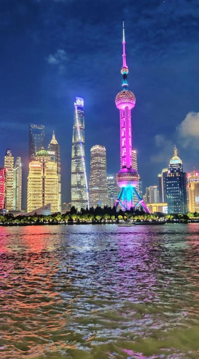 洗浴中心搞跨界！自助餐游戏厅全配齐，带娃泡澡成新潮流