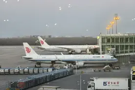 2025年国航迎来史诗级缩水！出差党和金卡们一觉醒来，天都塌了！图片