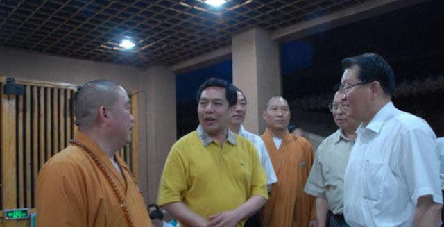 螳螂捕蝉黄雀在后！释永信倒台一个多月后，最大的受益人出现了