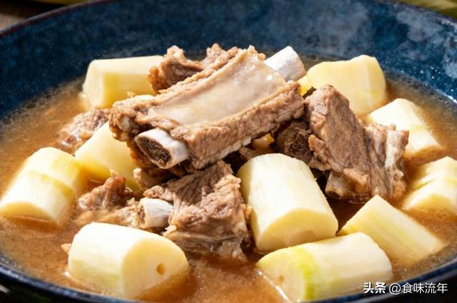 春笋炖排骨：鲜掉眉毛的家常味，慢炖 2 小时骨酥肉烂超下饭