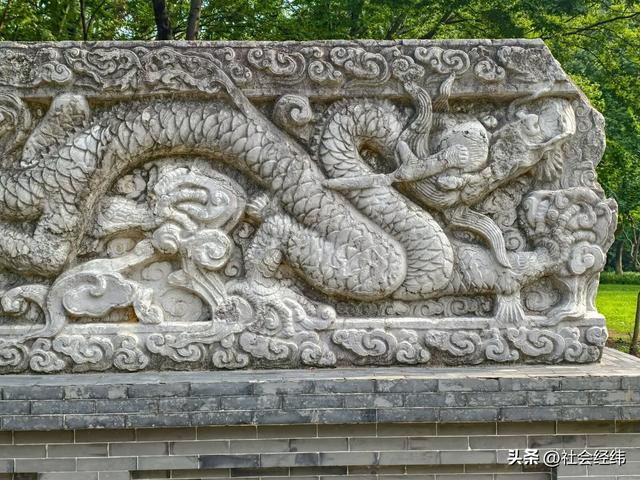下马坊遗址公园：石坊凝史韵，一步叩明陵