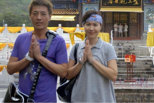 夫妻俩为了不变老，坚持31年不吃肉不生子，如今59岁近照不敢认