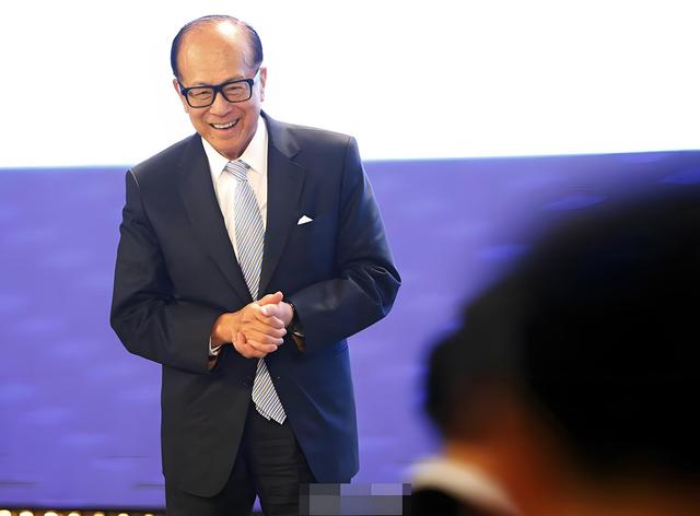 巴拿马港口交易再生变！李嘉诚想通了，中远海运入局