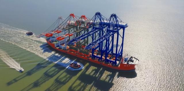 中美博弈再度升级？特朗普一声令下，中国92台起重机被突击检查