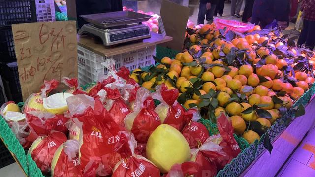 轨道直达的赶场地!地方超大,东西多,买菜这些超方便