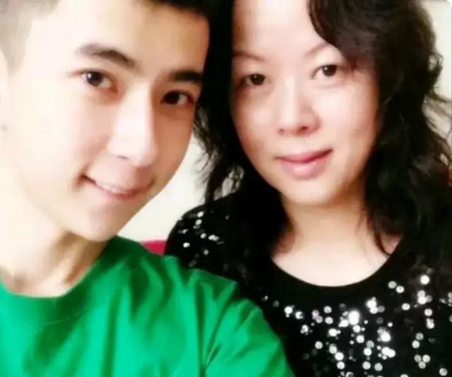 原来她就是于朦胧妈妈，苦了一辈子白发送黑发人，吴京的话说对了