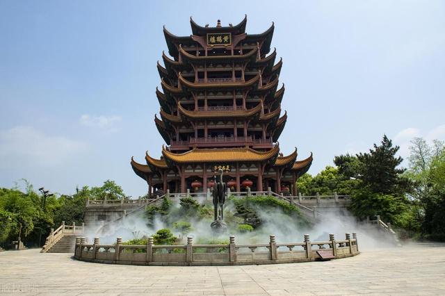 十二首描写三月的诗词，江南三月听莺天，桃花流水鳜鱼肥