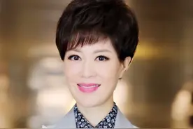 央视主持李文静，和丈夫坚持丁克，如今50岁无儿无女，她后悔不？图片