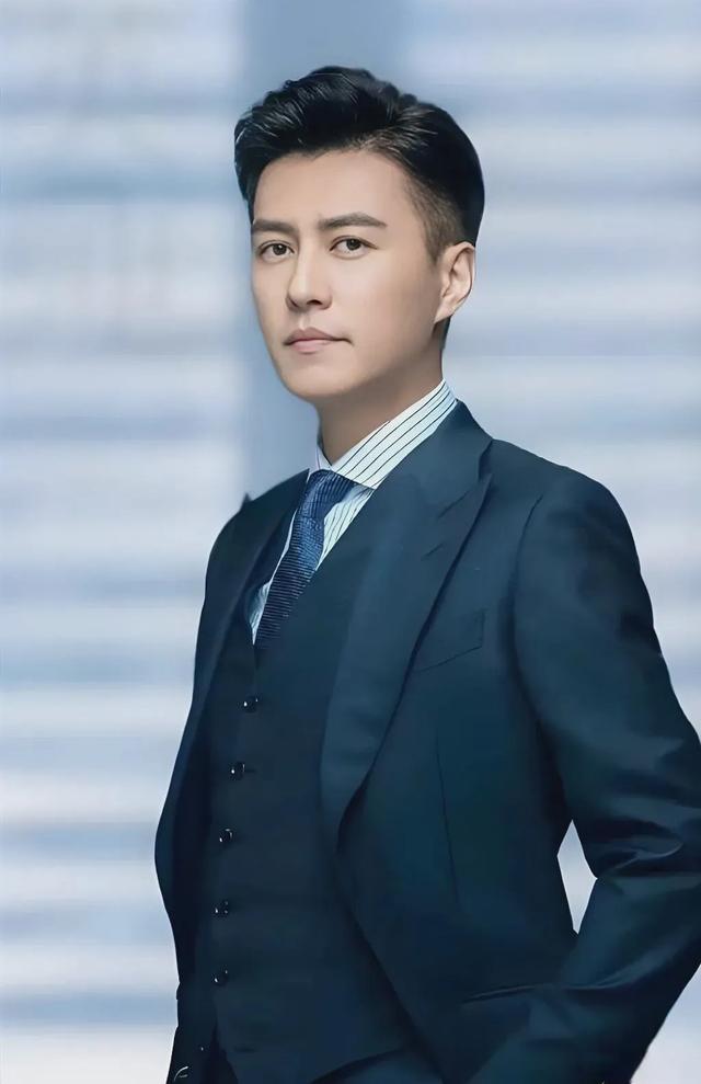 演了83部戏都没红，颜值不输靳东演技不输张译，如今47岁还在拍戏