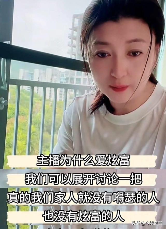 闫学晶没想到	，2026年刚开年，老搭档冯巩就给她上了生动一课