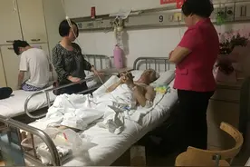 2017年大爷好心救人，却被当街打断13根肋骨，施暴者：谁敢报警？图片