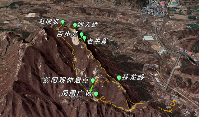 辽宁凤凰山：51岁男子坐栏杆拍照坠崖，妻子全程目睹崩溃呼救