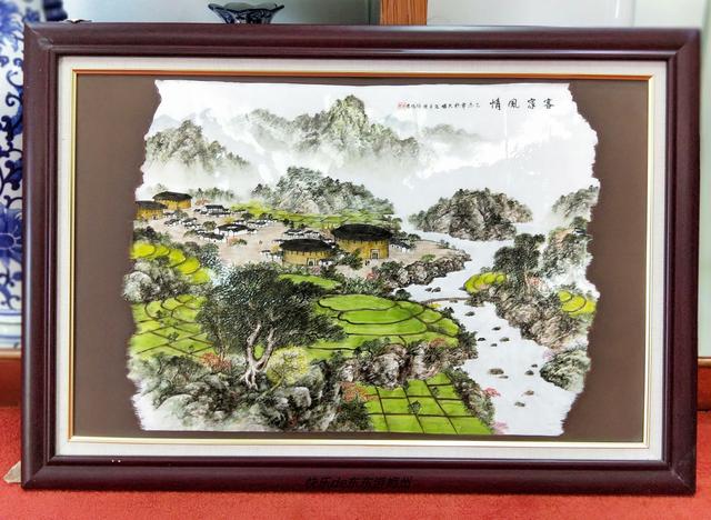 大埔某工厂变旅游区，陶瓷做的楼房、汽车、沙发和床等，还收门票