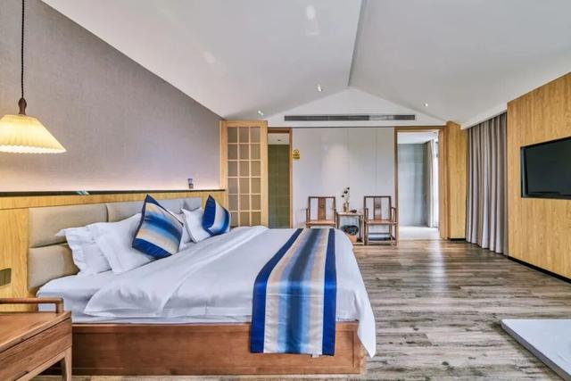 5分钟到达新兴南站！凭高铁票住房享9折优惠、泡汤泉低至¥48元/人！来禅域小镇玩转两天一夜！