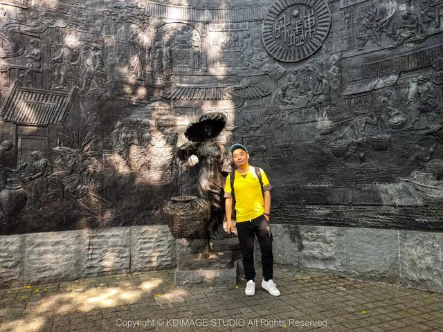 深圳这条街,曾经挤破头都难进入,现在扫码就进却为何没人去了?