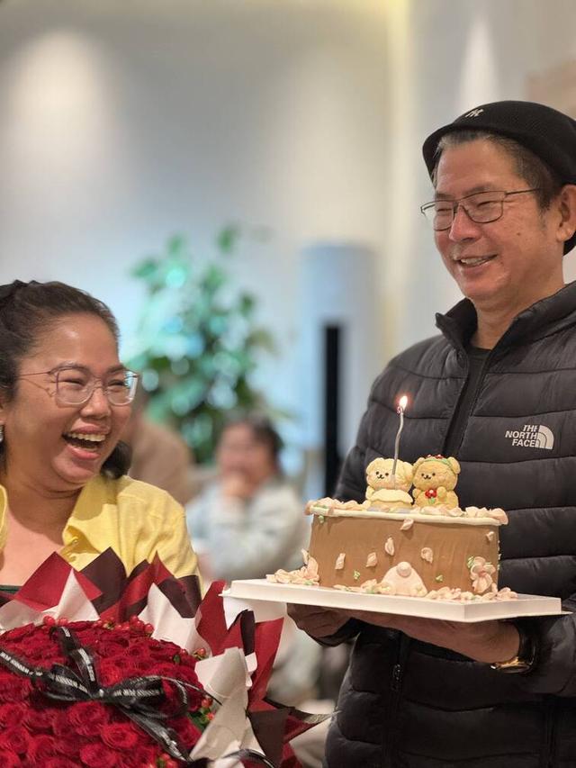 【外眼看云南】柬埔寨顶流姜思倪携家人圆梦云南：斗南花海巧遇结婚纪念日