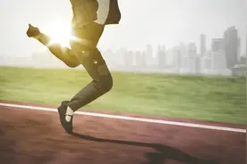 梦到被陌生人追赶？图片