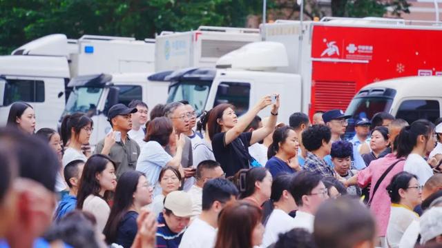 记好时间！长春新民大街周末连演2晚，到场即看