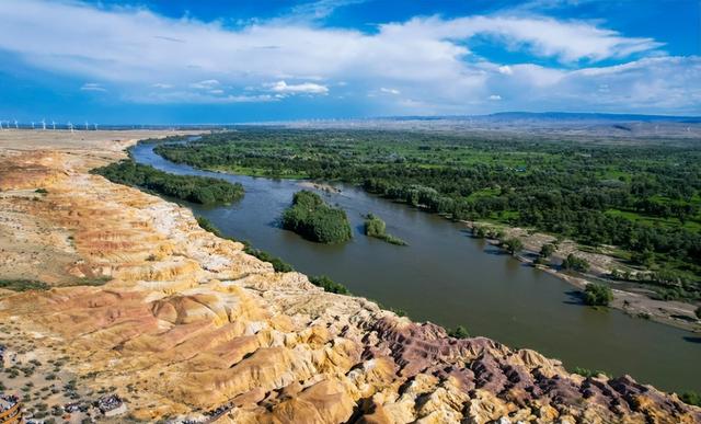 新疆与俄罗斯交界有个县，出了三个世界级景点，风景绝美不输瑞士