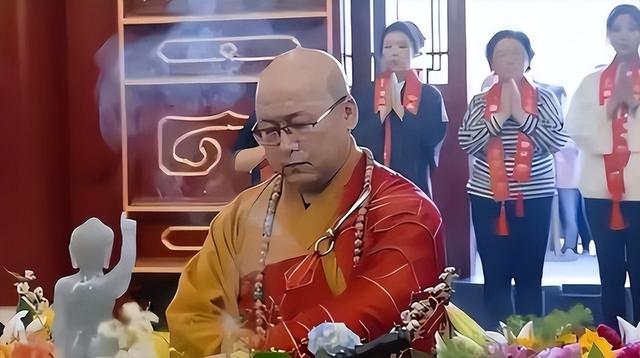 五台山方丈圆寂仅4天，令人恶心的一幕上演，生前奢侈用度引争议