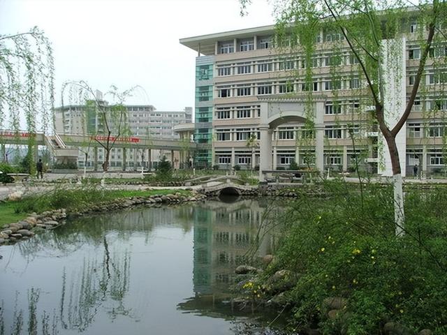 西南科技大学2025新生入学学费标准、住宿费、生活费及校区分布