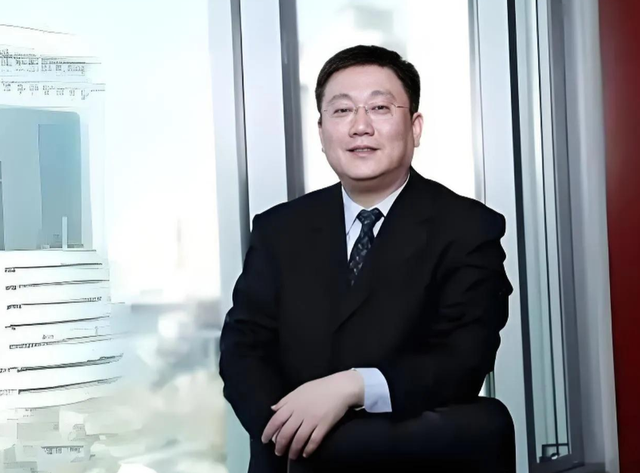 许家印第二！又一大佬跑路，花光几百亿后宣布破产，总部一片狼藉