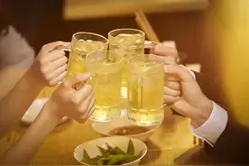 酒后出现这5种症状，你的肝脏可能已受损！警惕肝硬化的潜在风险图片