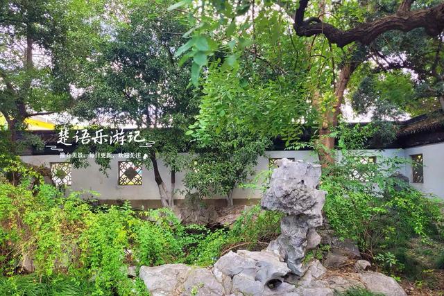 宁波镇海居然藏着一个小苏州园林，绿树掩映着亭台楼阁，值得游玩