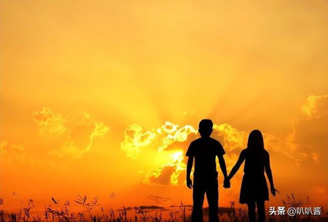 他用八年时间徒步走到拉萨，七步一叩首，7400里，竟磕出“天眼”