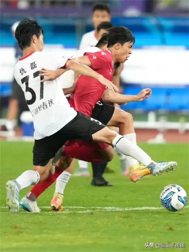 5-0常州队输惨了球迷却不骂，男足为啥总被喊解散？