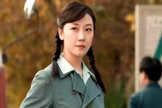 《依依向北风》直到白玉飞下跪忏悔，盛雪竹才知，父亲对她有隐瞒