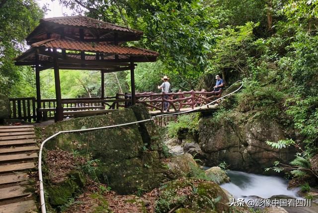 广东信宜：天马山引客来