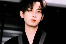 成毅穿真空透视装，绝绝子！图片